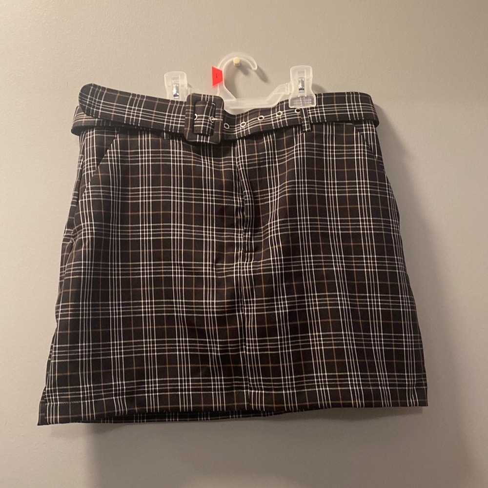 Forever 21 Size L Plaid skirt with belt and pockets NWT